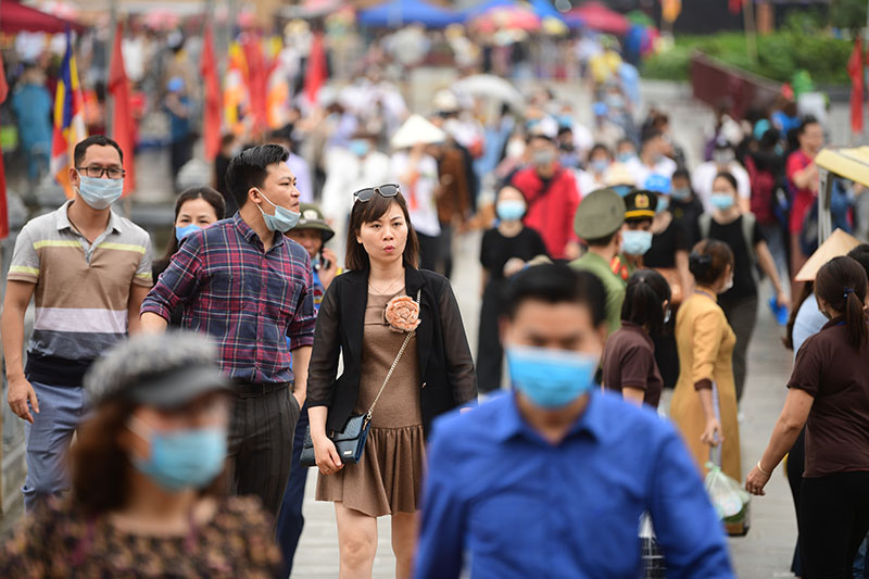 Sau vụ “biển người” chen chúc đi lễ, chùa Tam Chúc hoạt động như thế nào? - 14