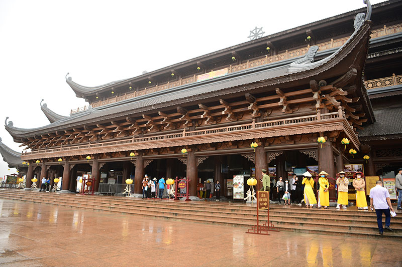 Sau vụ “biển người” chen chúc đi lễ, chùa Tam Chúc hoạt động như thế nào? - 15