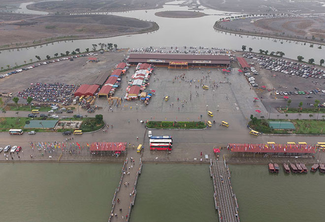 Sau vụ “biển người” chen chúc đi lễ, chùa Tam Chúc hoạt động như thế nào? - 5