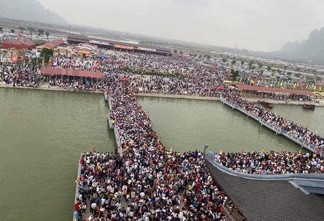 Sau vụ “biển người” chen chúc đi lễ, chùa Tam Chúc hoạt động như thế nào? - 6