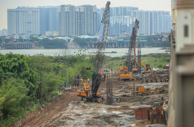 Clip: Hàng trăm công nhân hối hả xây cầu Vĩnh Tuy 2 mức đầu tư 2.538 tỉ đồng - 3