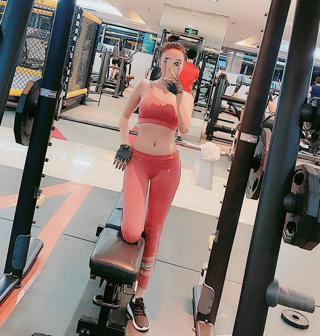 "Cô gái Hà thành khiến Tuấn Hưng lao tâm khổ tứ" tuổi "băm" vẫn sở hữu body tuyệt tác - 6