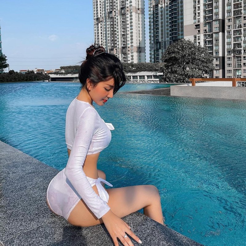 Có đường cong trời ban, nữ sinh hot nhất Sài thành trổ tài tạo dáng “đau lưng” - 6