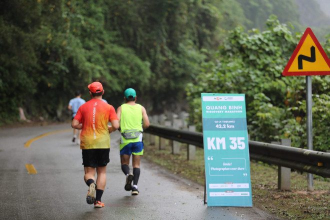 Ông Đoàn Ngọc Hải giành huy chương trong giải marathon tại Quảng Bình - 2