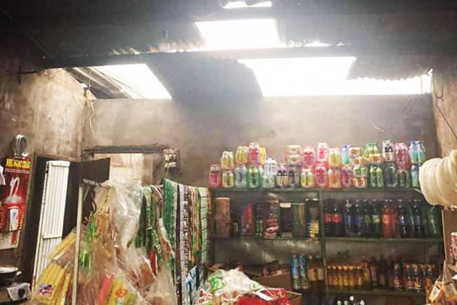 Sét đánh chết 1 người, lốc xoáy thổi bay 70 mái nhà ở Lâm Đồng - 4