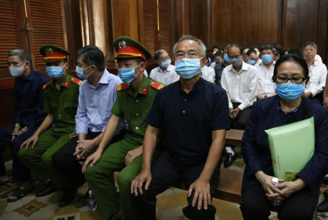 Nữ đại gia Bạch Diệp: "Tôi dễ dãi nên đi tù là đúng" - 2