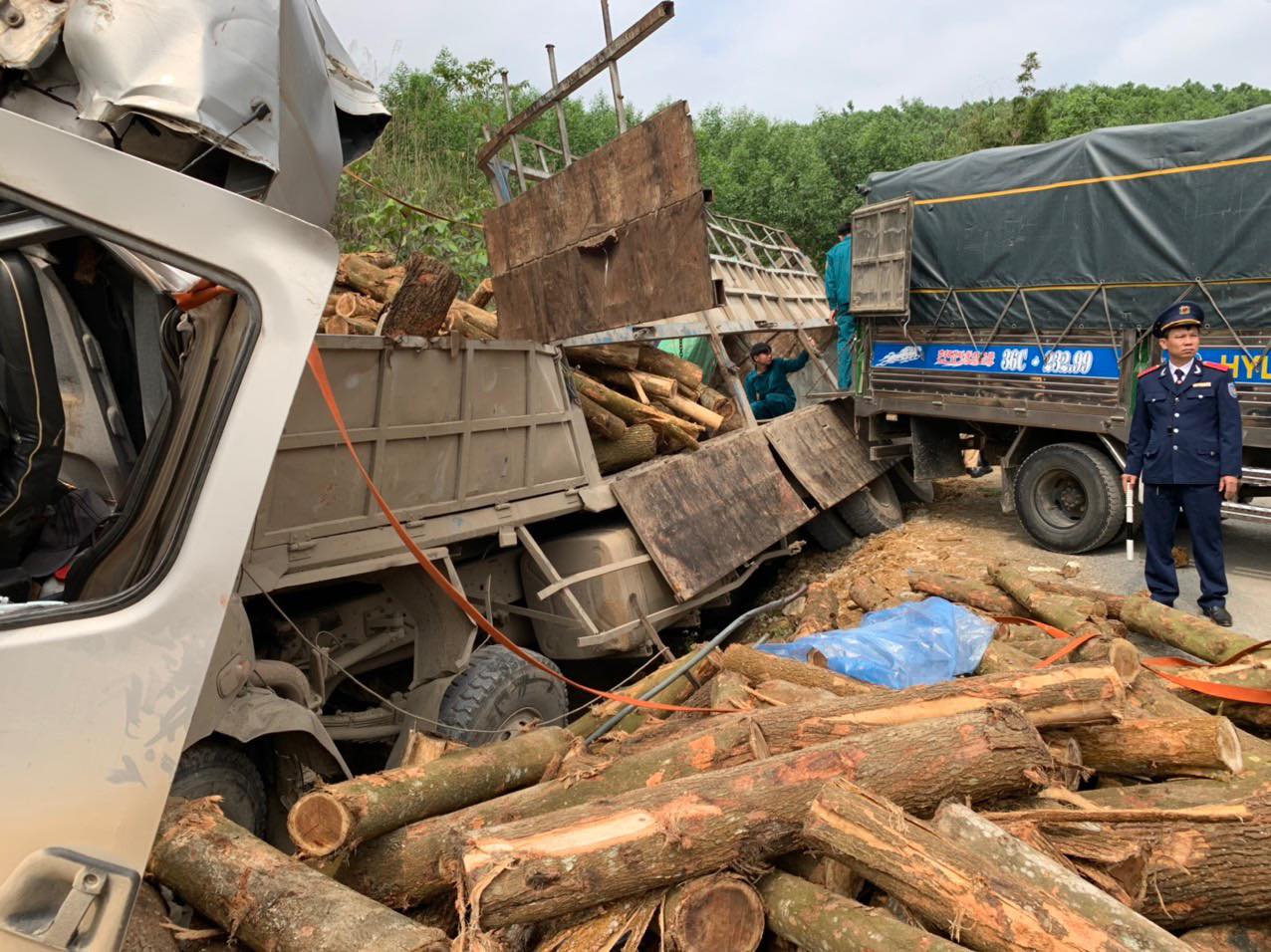 Hiện trường kinh hoàng vụ tai nạn thảm khốc khiến 7 người tử vong ở Thanh Hóa - 11