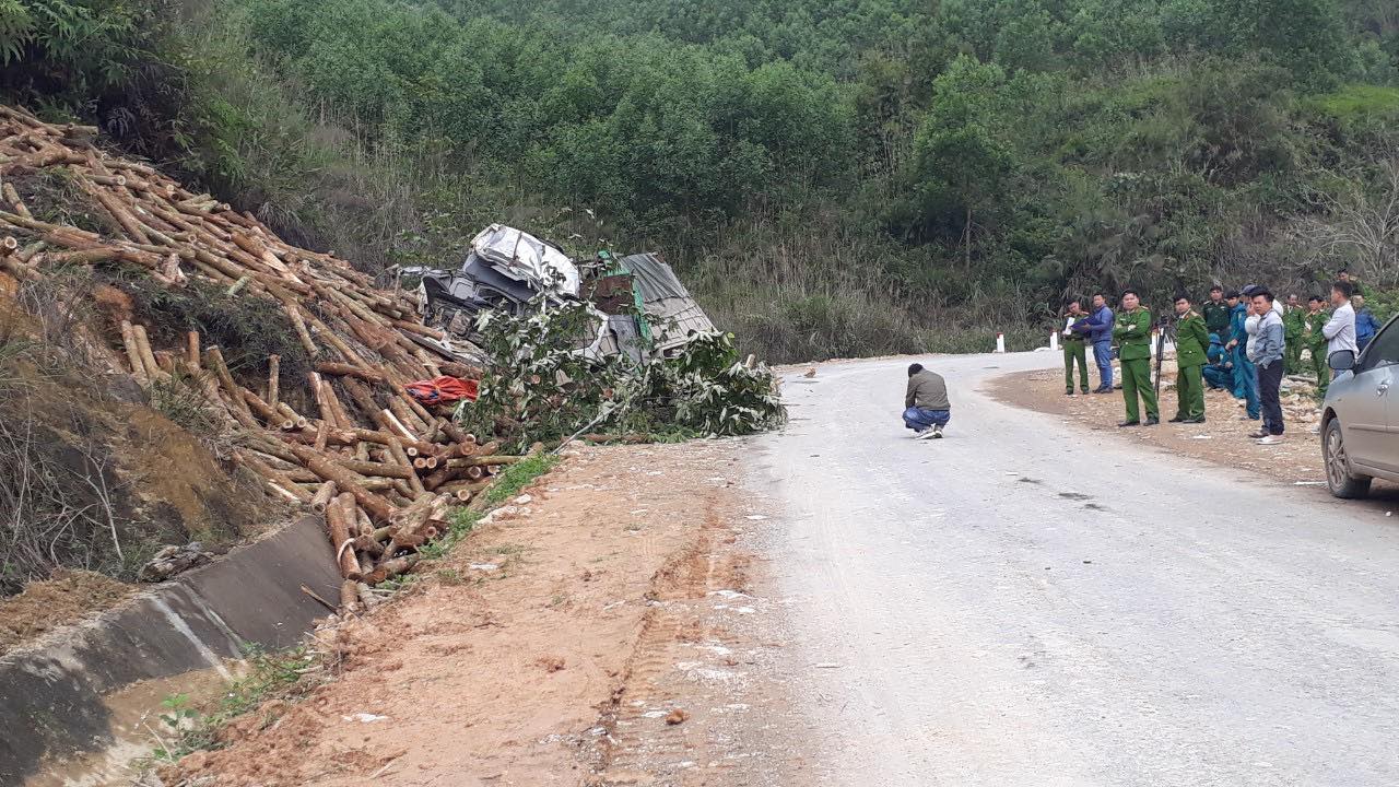 Hiện trường kinh hoàng vụ tai nạn thảm khốc khiến 7 người tử vong ở Thanh Hóa - 2