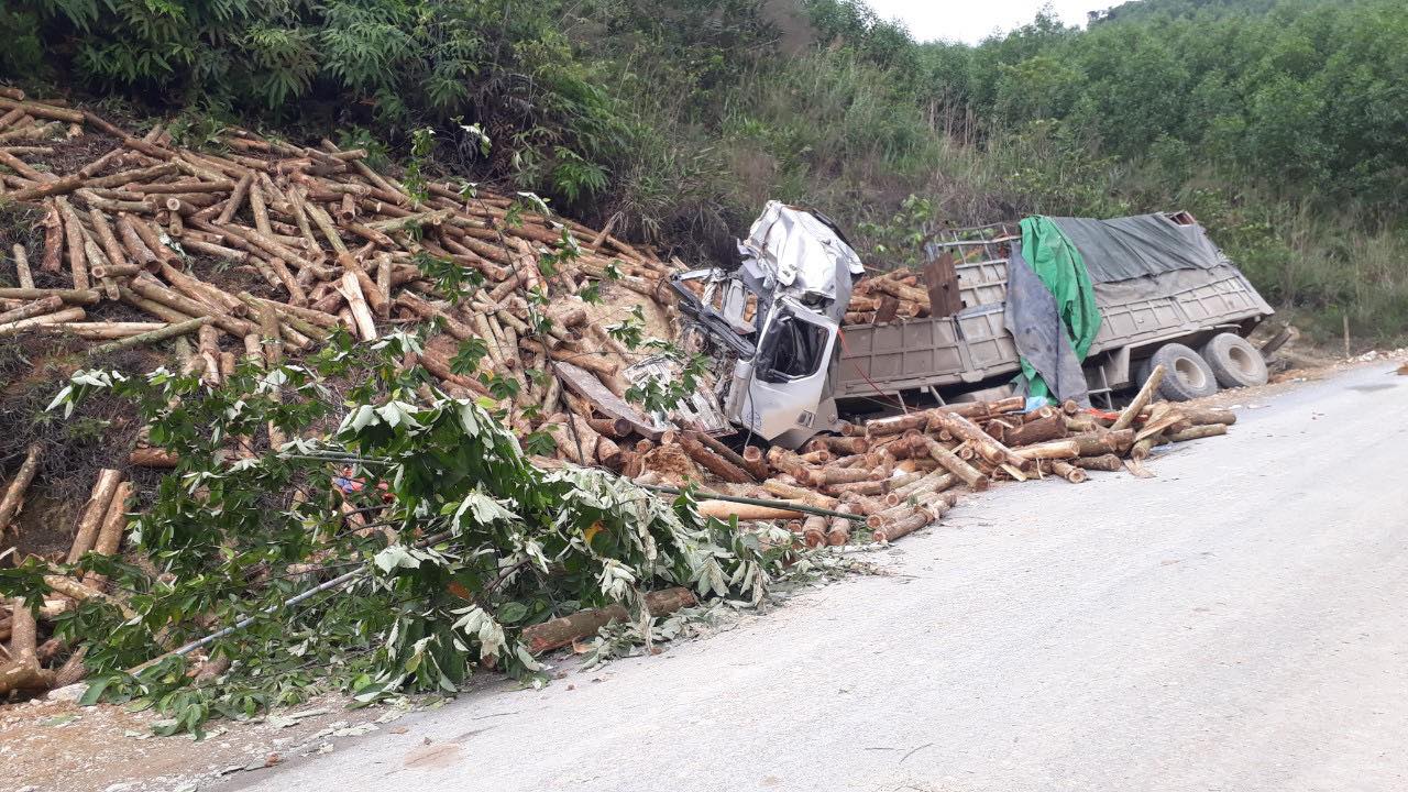 Hiện trường kinh hoàng vụ tai nạn thảm khốc khiến 7 người tử vong ở Thanh Hóa - 3