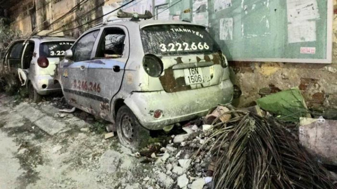 Giật mình dàn xe taxi "rác" vứt la liệt chật vỉa hè ở Hải Phòng - 7
