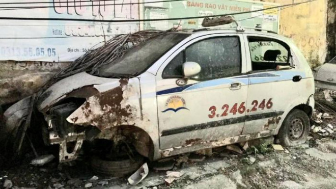 Giật mình dàn xe taxi "rác" vứt la liệt chật vỉa hè ở Hải Phòng - 5