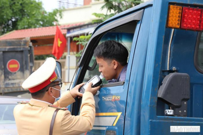 Nể bạn uống 1 lon bia, bị phạt 7 triệu đồng - 5
