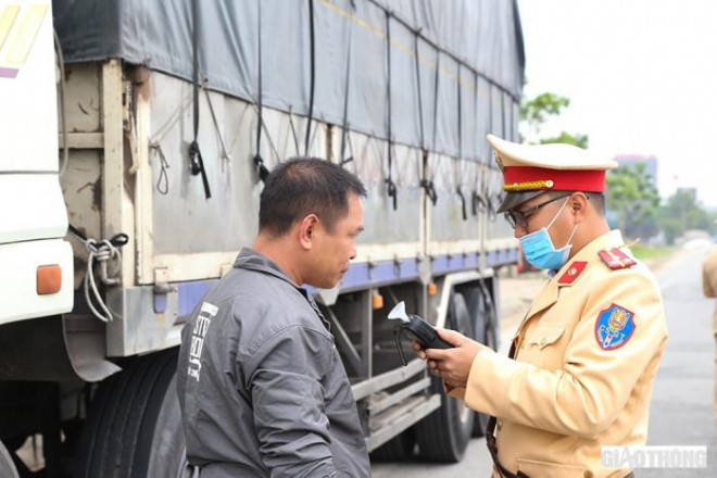 Nể bạn uống 1 lon bia, bị phạt 7 triệu đồng - 6