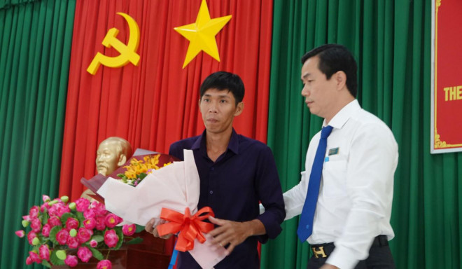 Tin tức 24h qua: Đặt 10 bàn tiệc rồi "bỏ bom" cùng 10 thẻ cào điện thoại - 3