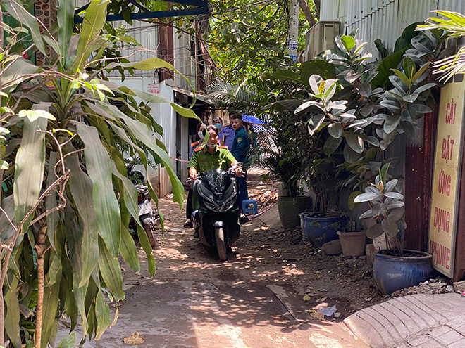 Vụ 2 vợ chồng cùng con gái 3 tuổi chết trong căn nhà cháy: Lửa lan rất nhanh - 2