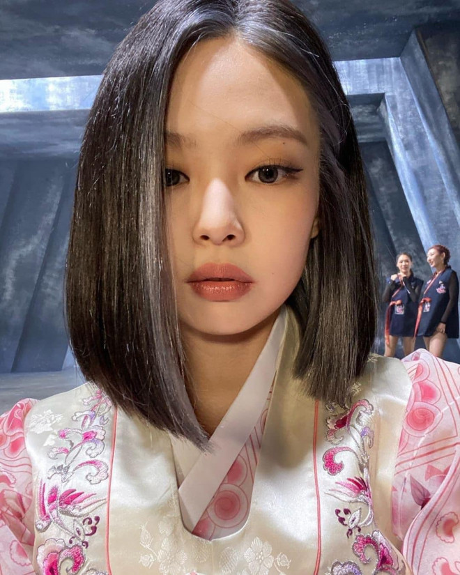 Không phải idol xinh đẹp nhất nhưng Jennie chính là cô gái “cân được mọi kiểu tóc” - 13