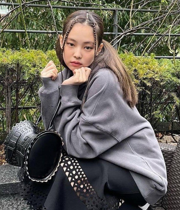 Không phải idol xinh đẹp nhất nhưng Jennie chính là cô gái “cân được mọi kiểu tóc” - 4