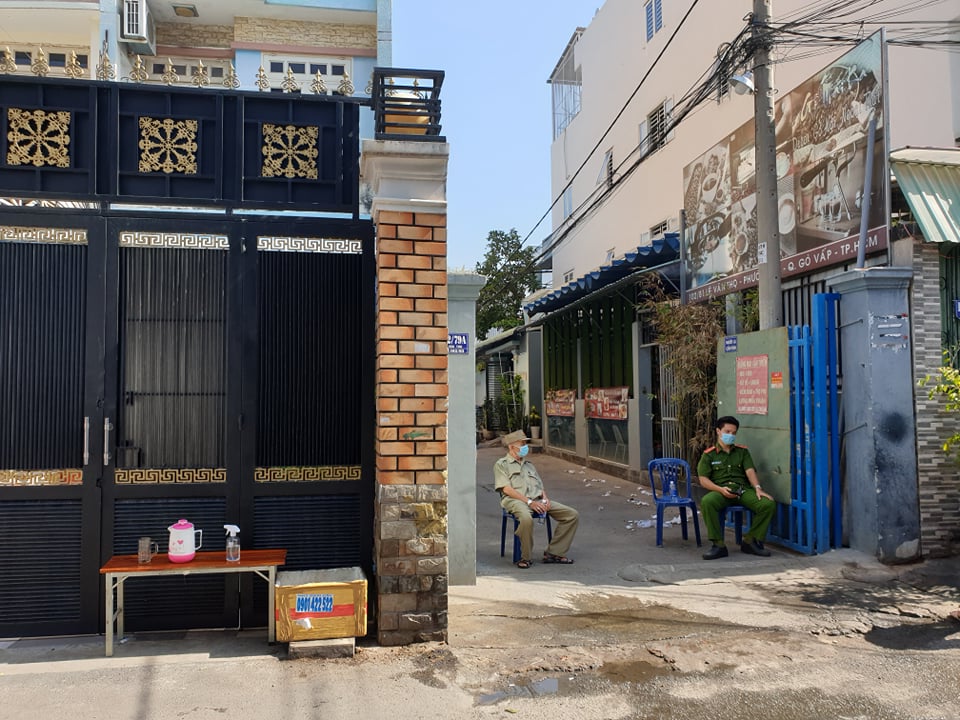 TP.HCM: Gỡ phong tỏa 1 điểm liên quan đến cô gái nhập cảnh trái phép nhiễm COVID-19 - 2
