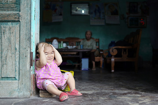 "Món quà" bất ngờ từ nước ngoài đến với cô gái nuôi hơn 30 năm không lớn - 2