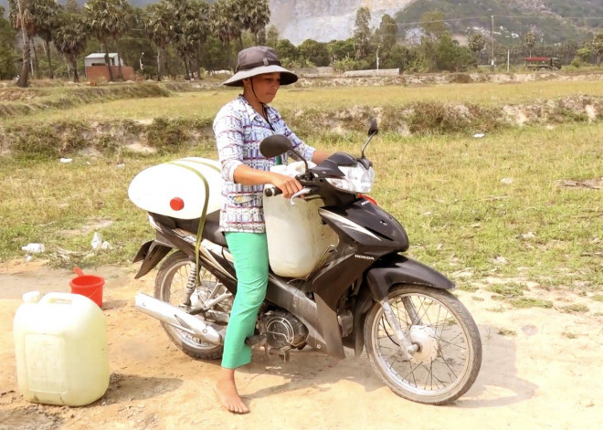 Lạ kỳ giếng nước ngọt tự nhiên cứ vơi lại đầy ngay giữa cánh đồng khô cháy ở huyện Tri Tôn - 3