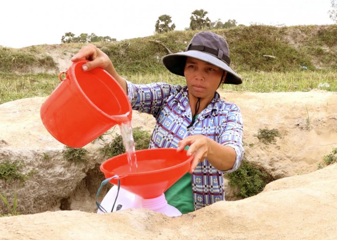 Lạ kỳ giếng nước ngọt tự nhiên cứ vơi lại đầy ngay giữa cánh đồng khô cháy ở huyện Tri Tôn - 5