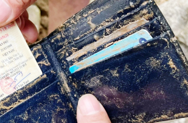 Dùng máy bơm khủng để hút nước, tìm người mất tích dưới lòng sông Rào Trăng - 4