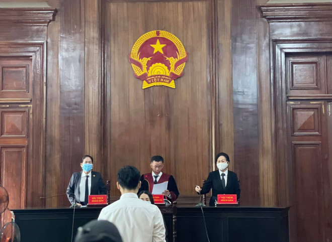 Xử vụ nam tiếp viên hàng không làm lây lan dịch COVID-19 - 3