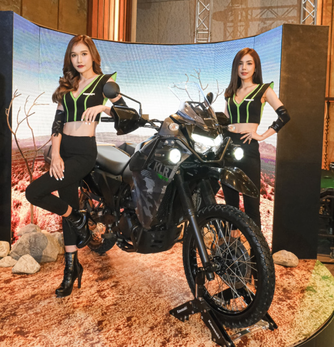 2022 Kawasaki KLR 650: Chiến mã phượt tầm trung cực dẻo dai - 1