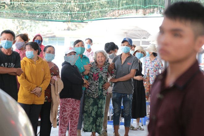 Tiếng khóc xé lòng ở nhà tang lễ sau vụ cháy 6 người chết: “Cho tôi nhìn mặt con cháu lần cuối - 3