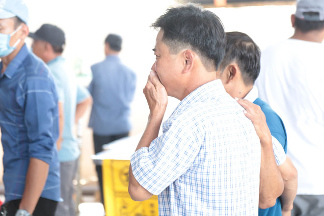 Tiếng khóc xé lòng ở nhà tang lễ sau vụ cháy 6 người chết: “Cho tôi nhìn mặt con cháu lần cuối - 4