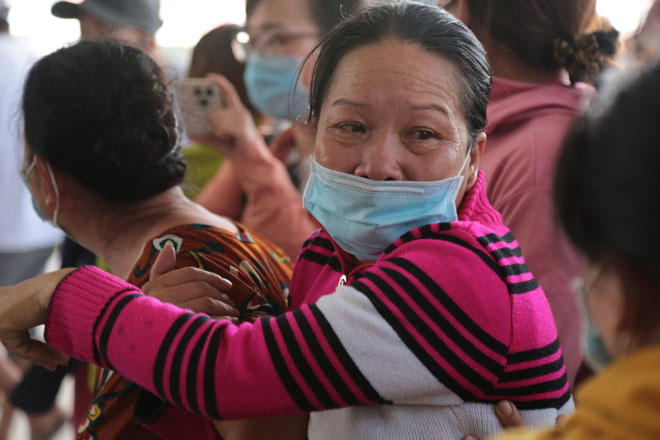 Tiếng khóc xé lòng ở nhà tang lễ sau vụ cháy 6 người chết: “Cho tôi nhìn mặt con cháu lần cuối - 6