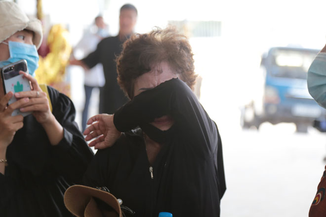 Tiếng khóc xé lòng ở nhà tang lễ sau vụ cháy 6 người chết: “Cho tôi nhìn mặt con cháu lần cuối - 7