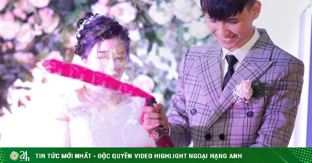 Chú rể có pha mở rượu “đi vào lòng đất” khiến bố vợ hứng đủ trong ngày cưới