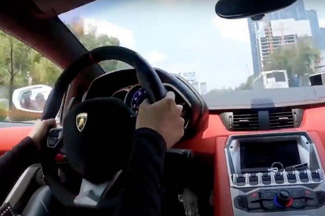 Hotgirl 9X chi tiền "khủng" mua siêu xe Lamborghini Aventador - 4