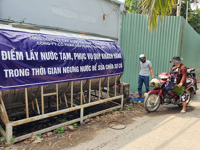 4 ngày bị cúp nước, hàng nghìn người dân ở Sài Gòn khốn khổ vì nhà vệ sinh bốc mùi - 1