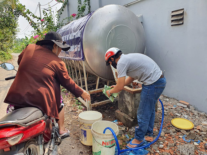 4 ngày bị cúp nước, hàng nghìn người dân ở Sài Gòn khốn khổ vì nhà vệ sinh bốc mùi - 2