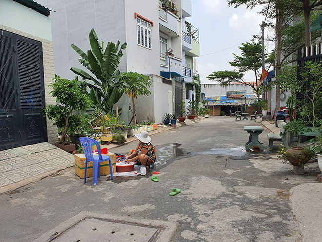 4 ngày bị cúp nước, hàng nghìn người dân ở Sài Gòn khốn khổ vì nhà vệ sinh bốc mùi - 9