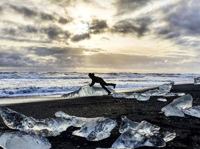 Bãi biển “kim cương” tuyệt đẹp ở Iceland - 4