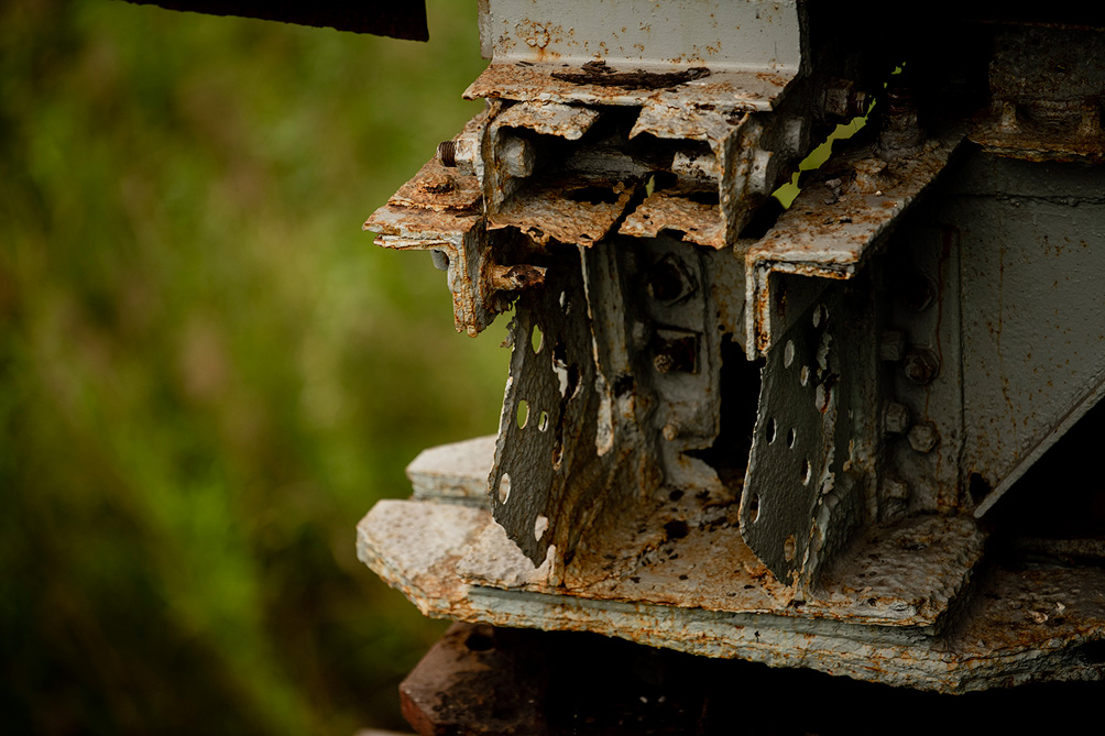 Cầu trăm tuổi ở Hà Nội thủng lỗ chỗ, dân "nín thở" đi qua - 9