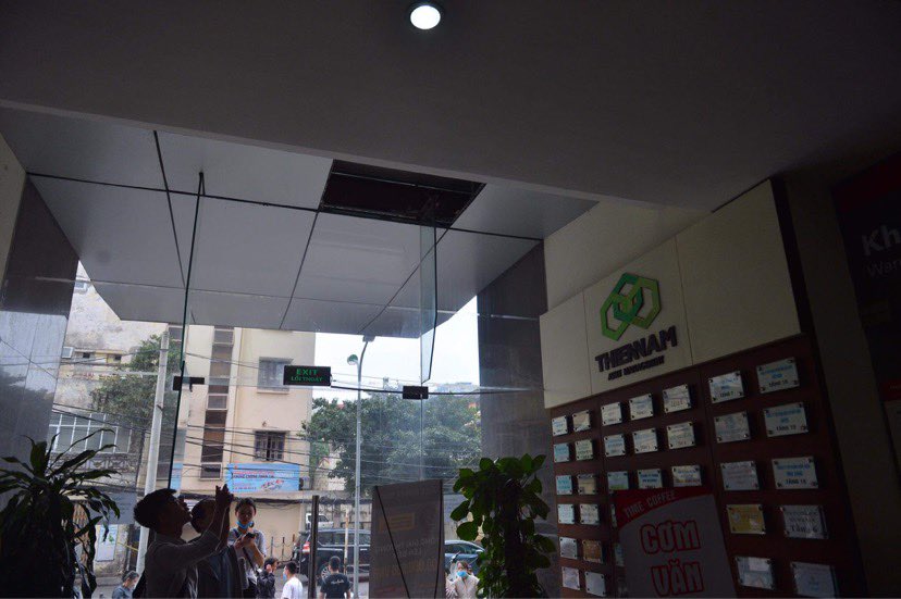 Vụ trần chung cư thủng, 2 người rơi lọt xuống đất: Quận Đống Đa nói gì? - 3