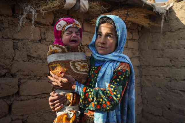 Afghanistan: Nhiều gia đình tuyệt vọng bán cả con để có miếng ăn - 1