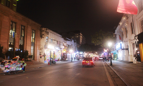 Những hình ảnh đón năm mới ở Hà Nội lúc trước và khi có dịch COVID-19 - 11