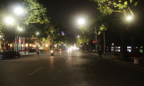 Những hình ảnh đón năm mới ở Hà Nội lúc trước và khi có dịch COVID-19 - 15