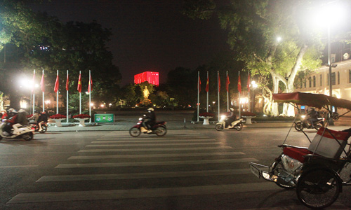 Những hình ảnh đón năm mới ở Hà Nội lúc trước và khi có dịch COVID-19 - 17