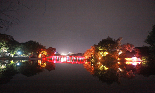 Những hình ảnh đón năm mới ở Hà Nội lúc trước và khi có dịch COVID-19 - 19