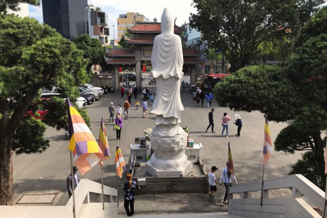 Những ngày đầu năm mới 2022, người dân TP.HCM thong thả dạo chơi - 2