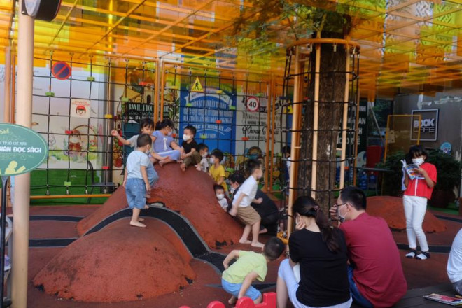 Những ngày đầu năm mới 2022, người dân TP.HCM thong thả dạo chơi - 7