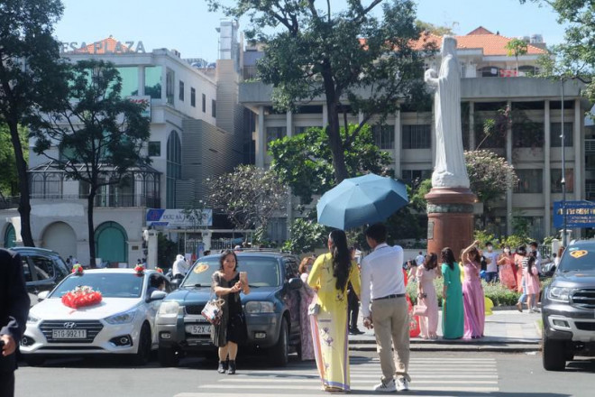 Những ngày đầu năm mới 2022, người dân TP.HCM thong thả dạo chơi - 10