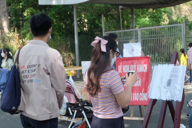 Những ngày đầu năm mới 2022, người dân TP.HCM thong thả dạo chơi - 14