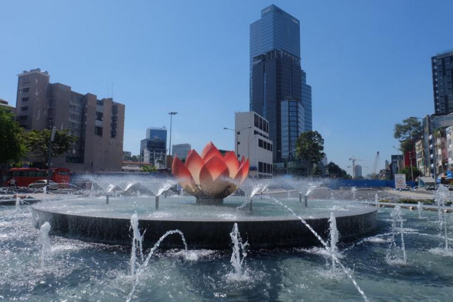 Những ngày đầu năm mới 2022, người dân TP.HCM thong thả dạo chơi - 17